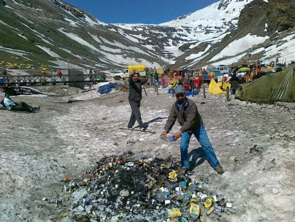 No, that's not everything tourists left behind at a place near Rohtang, HImachal Pradesh. That's just a fraction of it. 